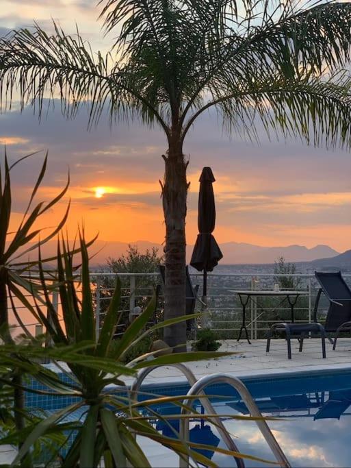 Marine'S Lux Villa:Golden Sunset Каламата Экстерьер фото
