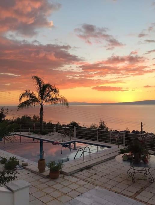Marine'S Lux Villa:Golden Sunset Каламата Экстерьер фото